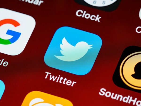 Elon Muskista tulee Twitterin suurin osakkeenomistaja