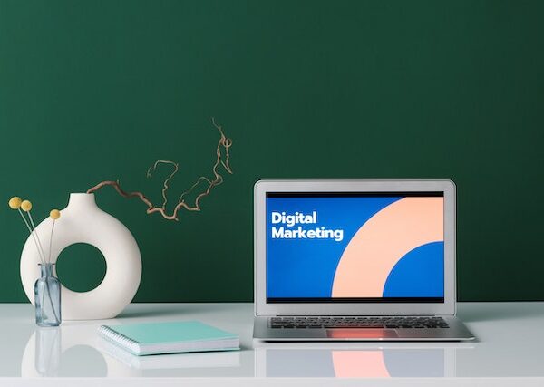 Mitkä ovat vuoden 2023 kolme parasta digitaalisen markkinoinnin trendiä?